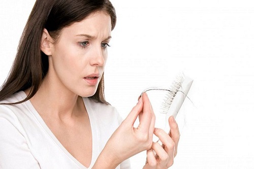 Nên cẩn thận với bệnh thận khi nữ giới bị rụng tóc