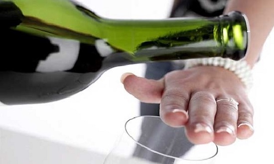 Hạn chế rượu bia sẽ giúp tăng cường khả năng sinh lý nam