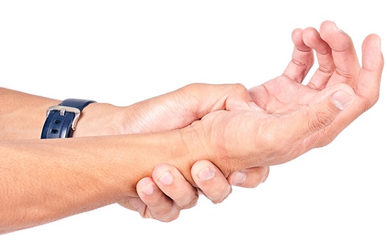 Tay chân buốt lạnh là dấu hiệu của thận yếu, suy thận