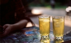 Uống 16 ly trà đá một ngày làm tăng nguy cơ bị suy thận